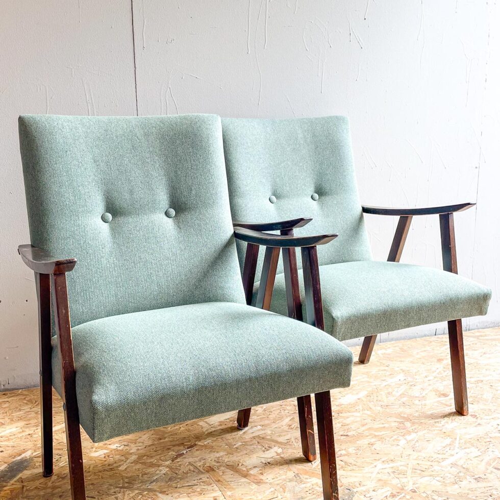 to stoler i grønn stoff