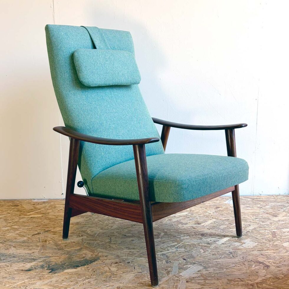 Stol i 60 talls design med grønn velour trekk